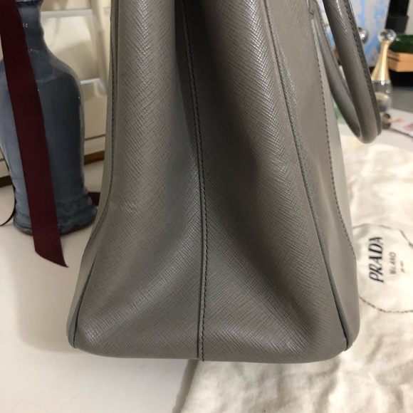 AUTHENTIC PRADA SAFFIANO - Picture 6 of 16